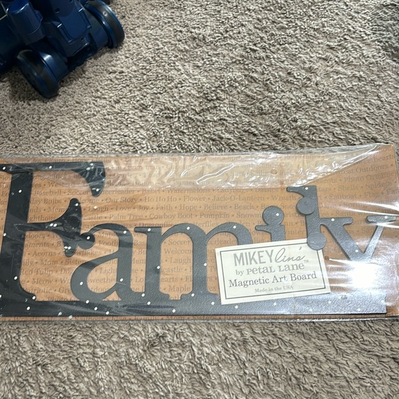 Demdaco family magnet - Picture 1 of 5